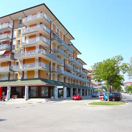 Modern In Caorle With Private Terrace דירה
